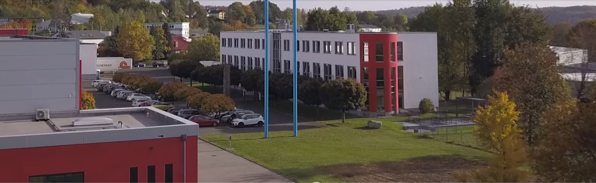 Das WEPA Firmengebäude von oben ist zu sehen