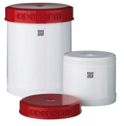 Die aponorm® Kruken werden mit QR-Code ausgestattet. Darstellung von zwei weißen Kruken mit roten Deckel.