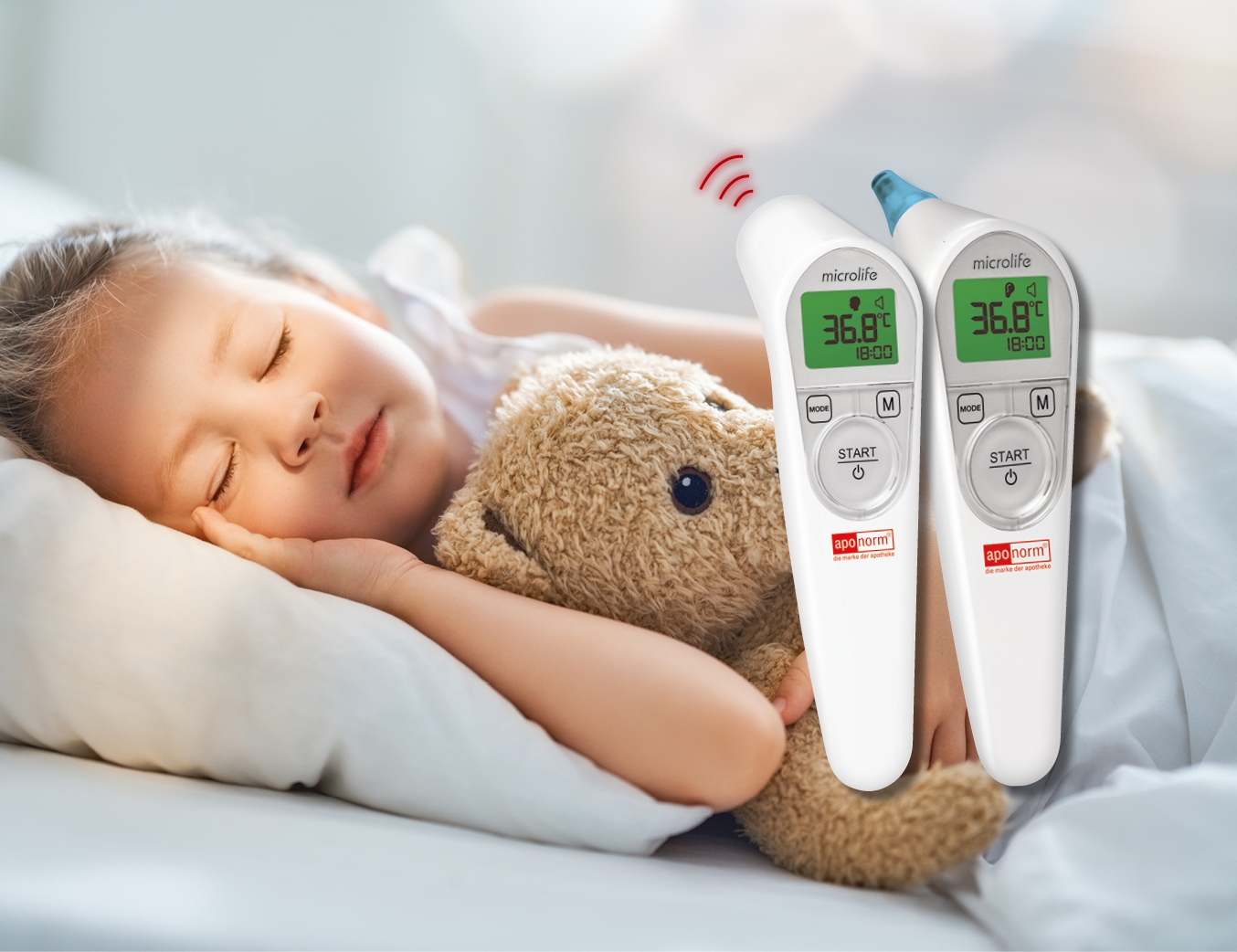 Kind mit Teddy-Bär in Nahaufnahme schlafend im Bett. Zwei Fieberthermometer werden angezeigt.