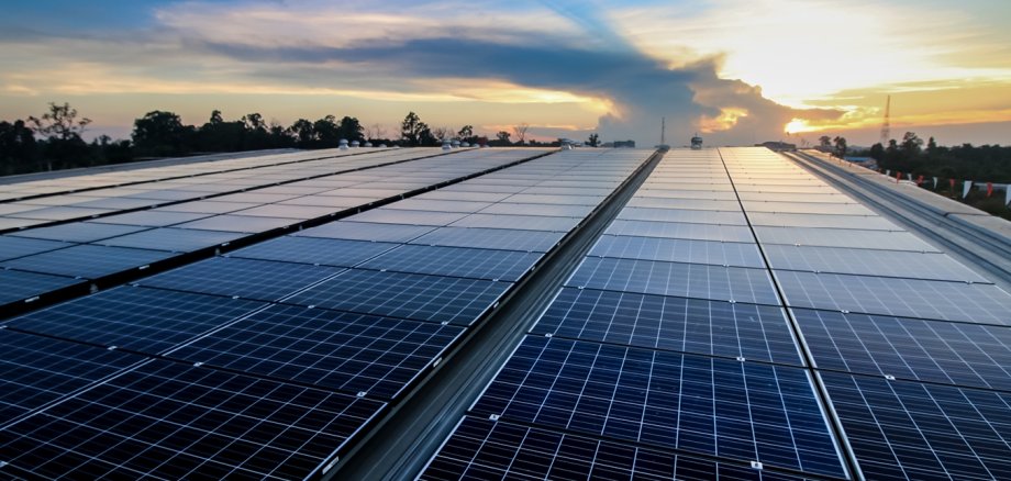 Photovoltaik Anlage am Dach von WEPA Apothekenbedarf
