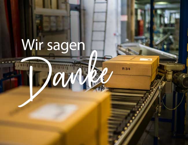 Wir sagen Danke an die regionalen Partner. Paketband mit Paketen ist zu sehen.