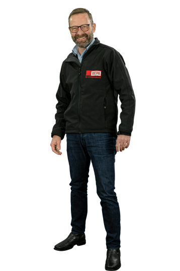 Thorsten Fries, Abteilungsleiter Service Center, stehend