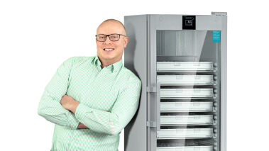 Dennis Blum angelehnt an WEPA apotec Kühlschrank
