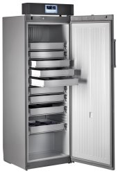 Unser apotec® cool connect ist der weltweit einzige eigenständig vernetzte Medikamenten-Kühlschrank – viele Geräte lassen sich digital anbinden.
