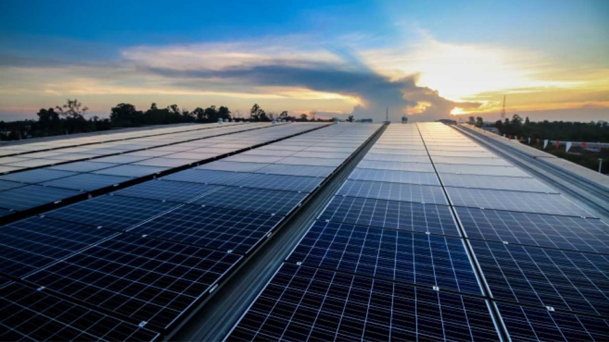 Photovoltaik Anlage auf dem Dach der WEPA Apothekenbedarf